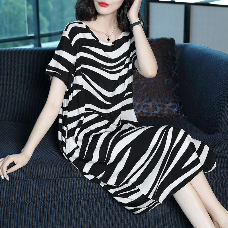 Dress summer 2020 new women's loose large long skirt looks thin 200 Jin fat mm summer stripe skirt