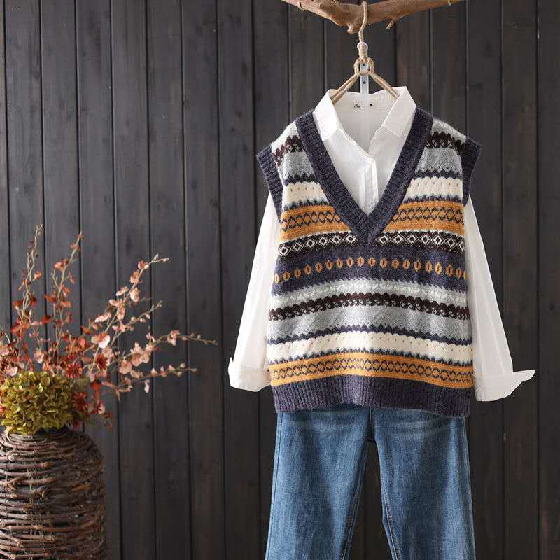 2020 spring and autumn new artistic style women's Knitted Vest women's V-neck embroidered jacquard top women's sweater shoulder women