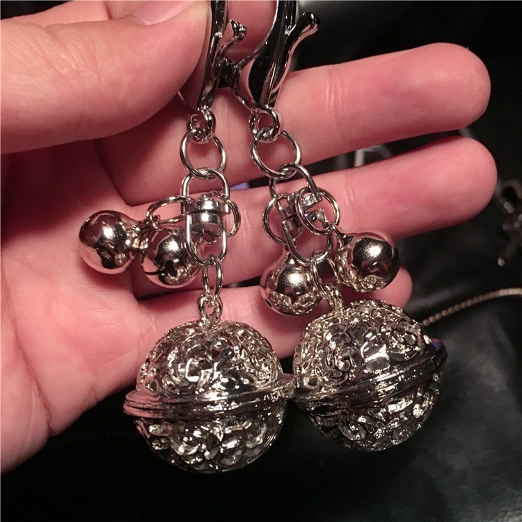 Exquisite bell key chain hairball pendant car key chain bag pendant student schoolbag decoration creative gift