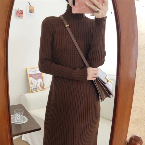 Two-piece suit of plush vest and slim knitted skirt in autumn and winter