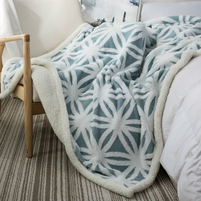 Three dimensional blanket small blanket cover blanket small blanket double layer thickened coral velvet office lunch break blanket blanket blanket