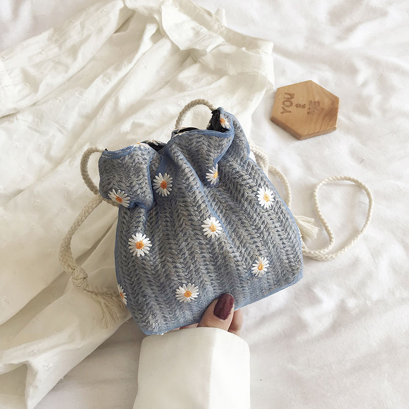 Mini messenger bag 2020 new daisy with lace fairy students' versatile knitting Bucket Bag