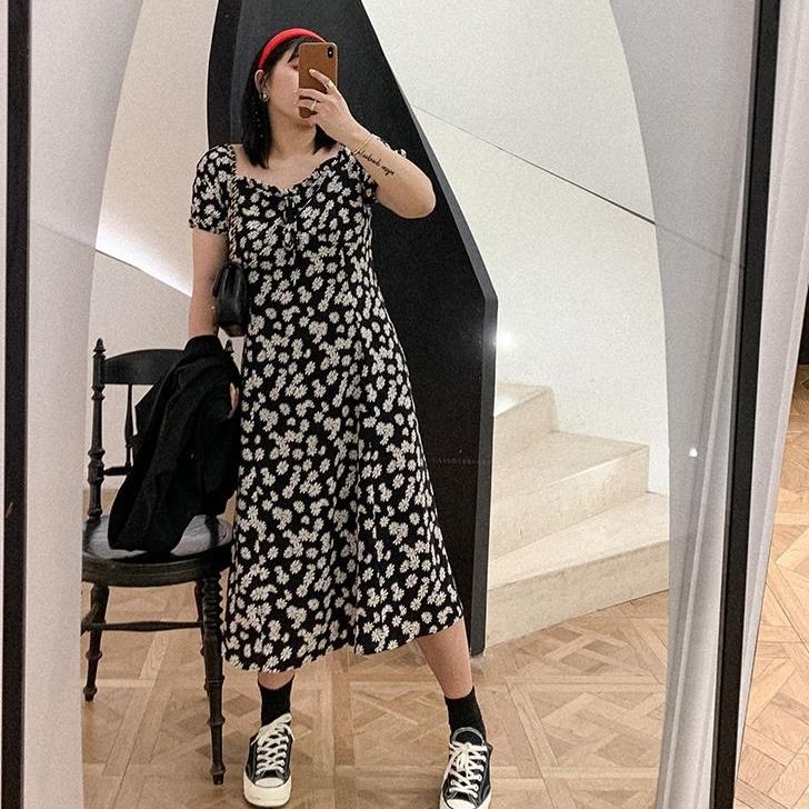 Large women's small chrysanthemum dress 2020 summer fat mm THIN elegant black bottom square neckline Floral Dress