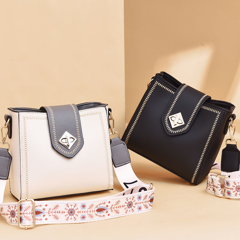 Bag women 2020 new style bucket bag simple embroidered thread crossbite versatile foreign style square bag ins