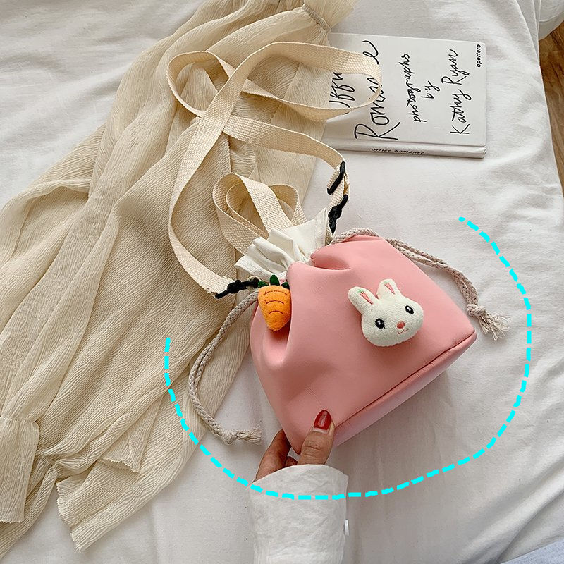 Ins Japanese super fire small bag female 2020 Korean fashion versatile messenger bag little fresh girl student Bucket Bag