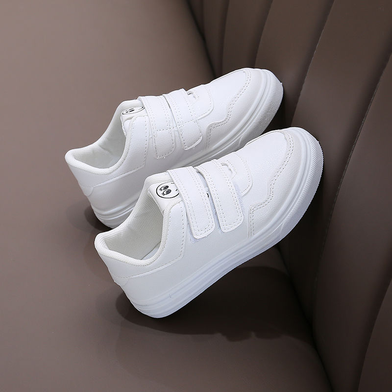 Children's sports shoes