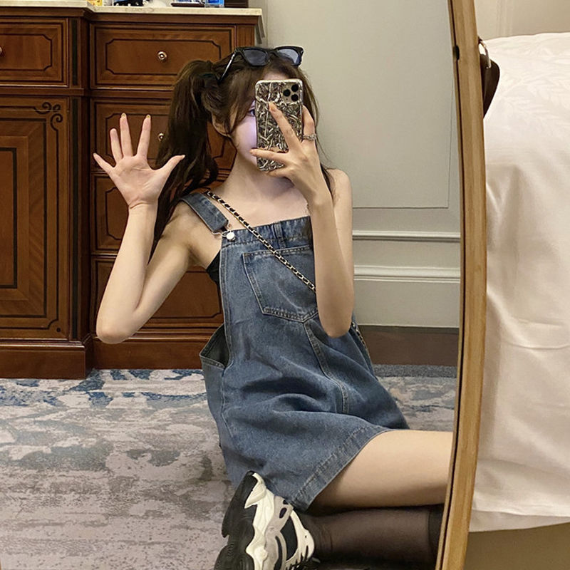 The cowboy brace skirt is summer 2020 Korean version loose skirt, the small person is thin, but the salt may be sweet.