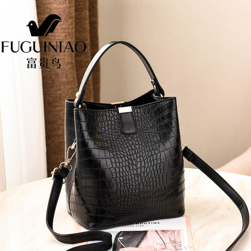 Bag women 2020 new fashion One Shoulder Messenger women's bag versatile bucket bag texture handbag
