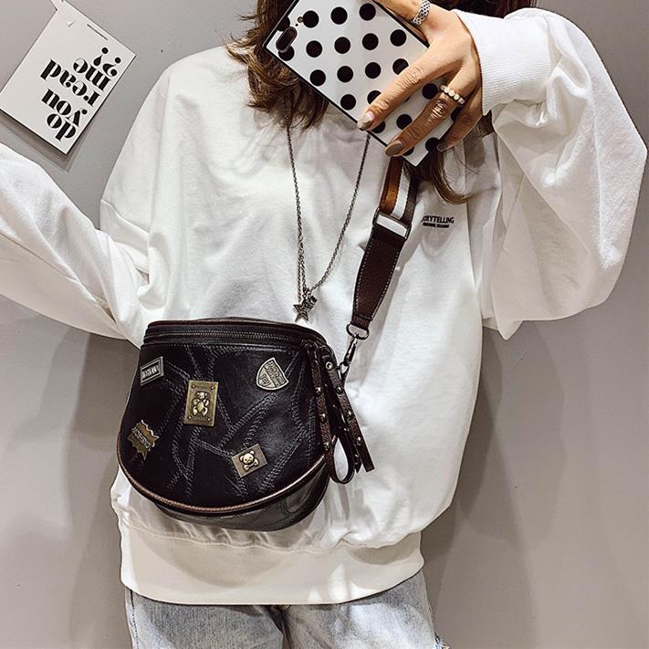 Retro badge Mori small bag women's straddle bag spring 2020 new wide shoulder strap fashion single shoulder bag Bucket Bag