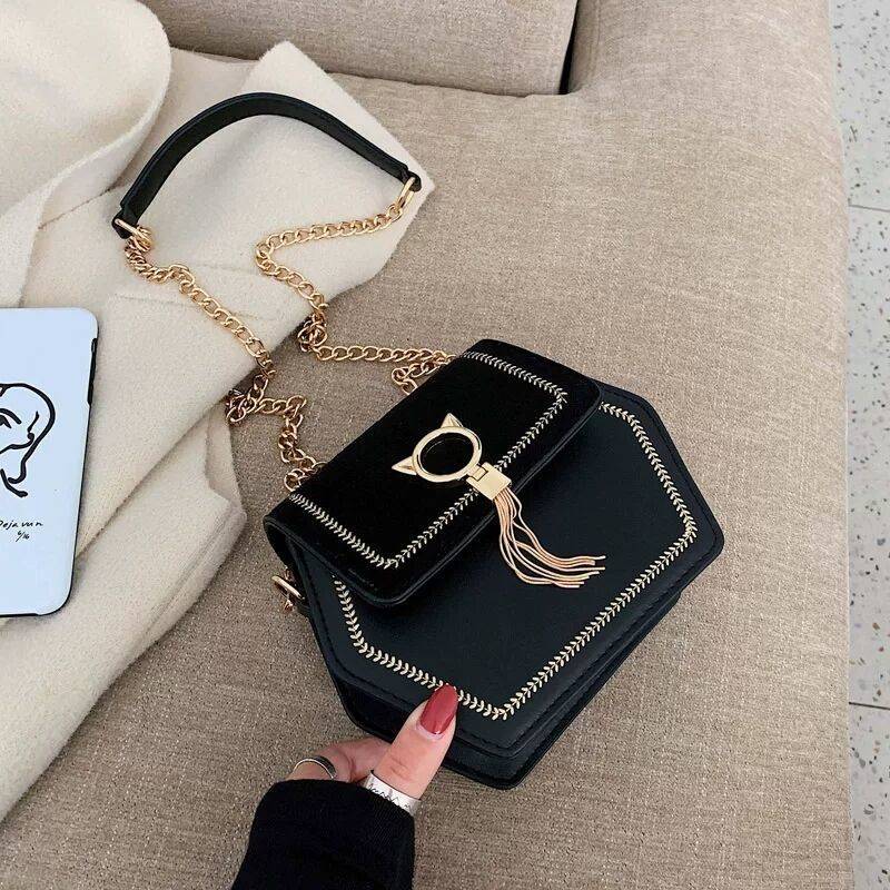 Net red retro bag 2020 women's new fashion Korean fashion frosted versatile tassel chain fairy One Shoulder Messenger Bag