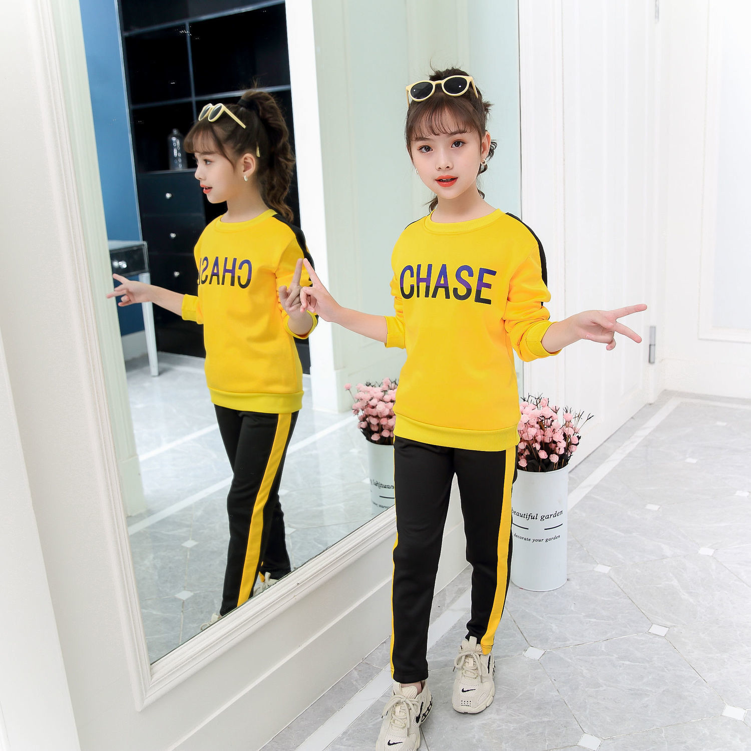 Children's wear girls' spring and autumn two piece sets 2020 girls' skirt pants two piece sets of children's and girls' sweater suit