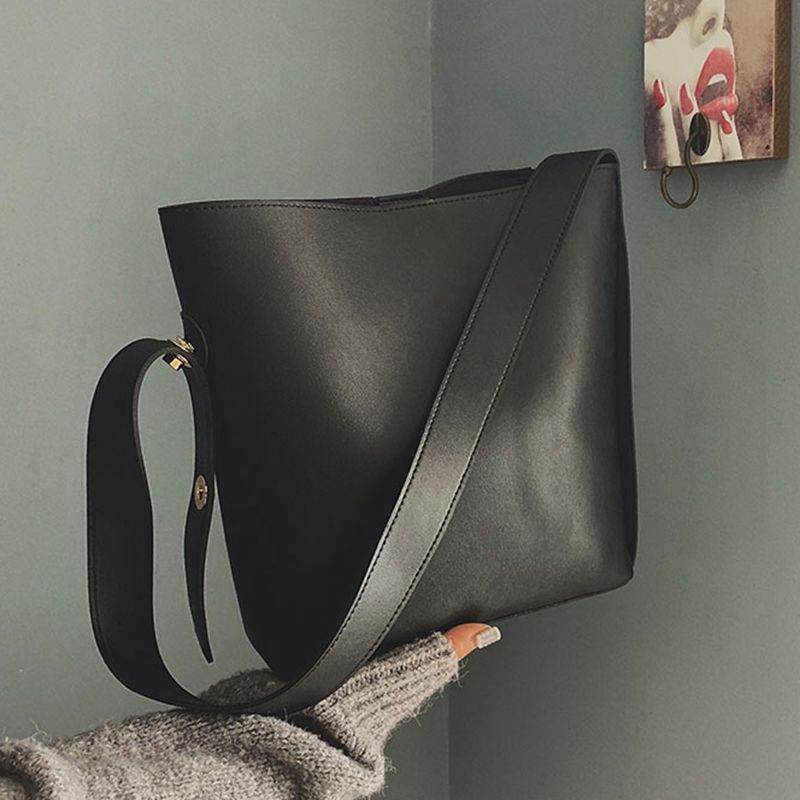 Ins same bag large capacity simple versatile one shoulder women's bag Korean wide shoulder atmospheric Bucket Bag
