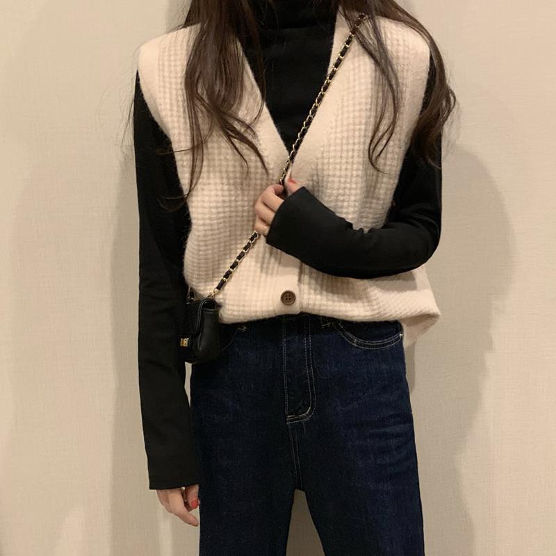Autumn new vest for women's wear Korean knitted bottoming Shirt Short solid color button top V-neck loose vest