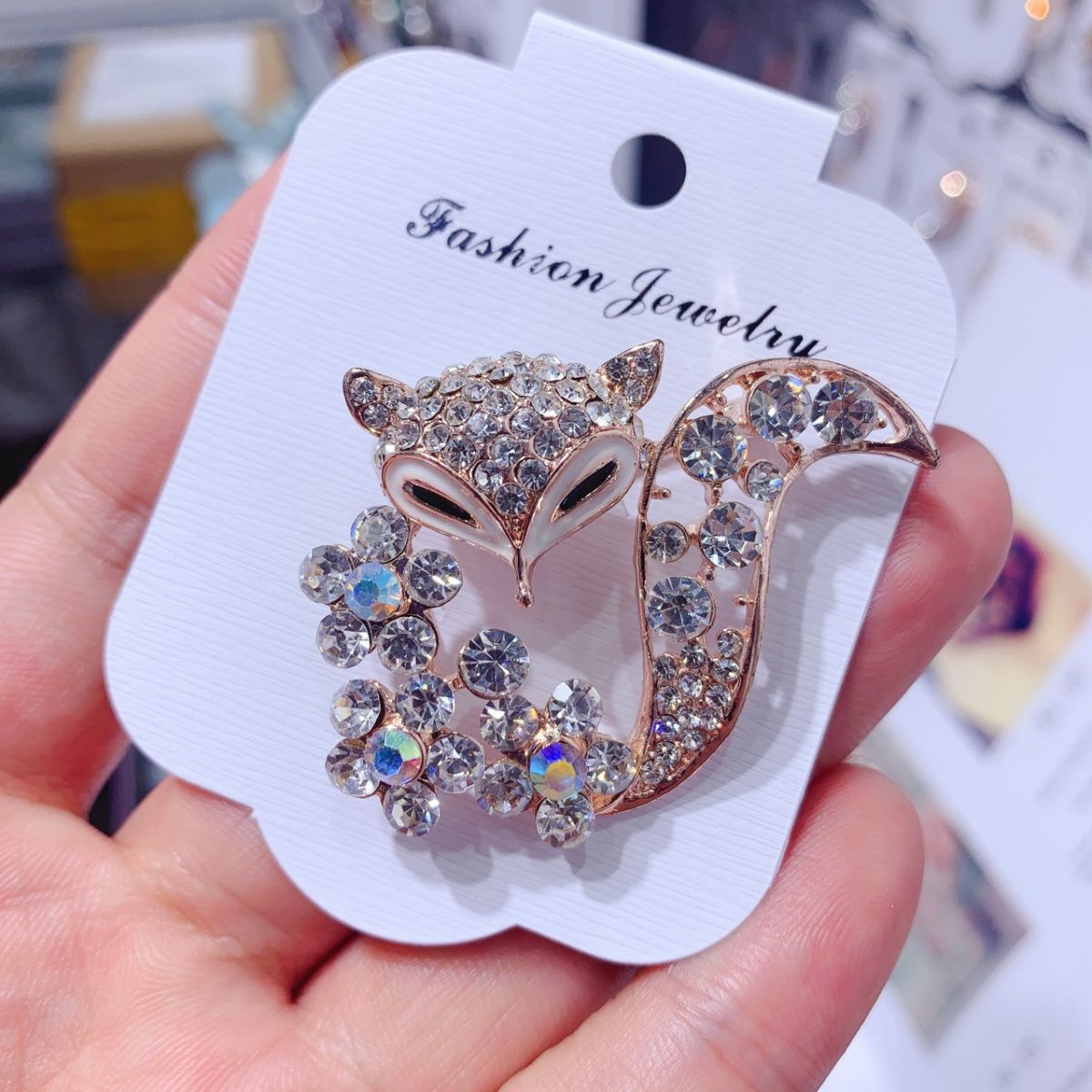 Creative fashion fox Brooch female Rhinestone adornment overcoat sweater Brooch Korean accessory pin personalized collar