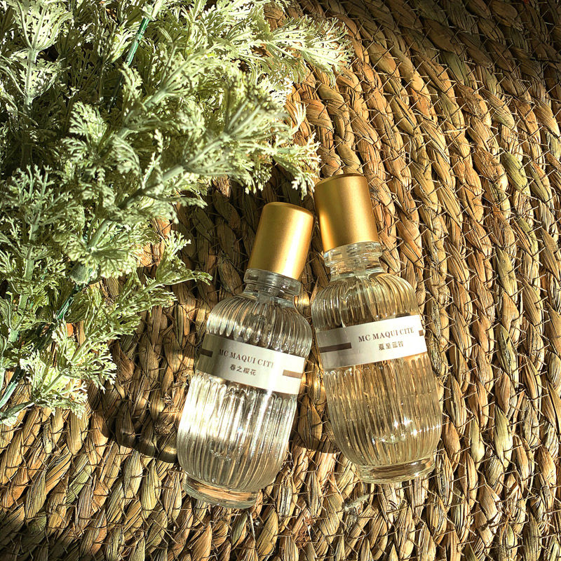 Fragrance of autumn, laurel, sweet scented osmanthus perfume, ladies' fragrance, freshness, girls, roses, milk, flowers and fruits.