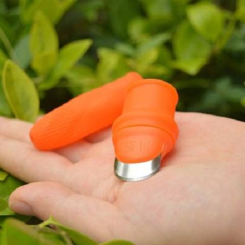 Special gloves for picking pepper artifact picking iron nail cover vegetable picker picking vegetables picking beans agricultural thumb knife