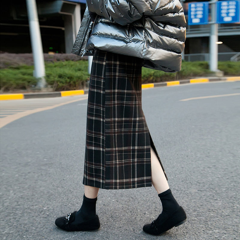 Haunch skirt Korean loose medium length plaid skirt women's autumn and winter Retro High Waist split one step skirt A-line skirt
