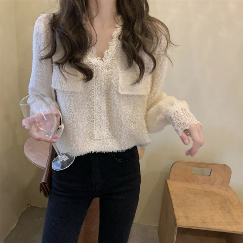 Real price! Korean autumn and winter versatile V-neck lace shirt temperament with bottomed shirt and long sleeve top