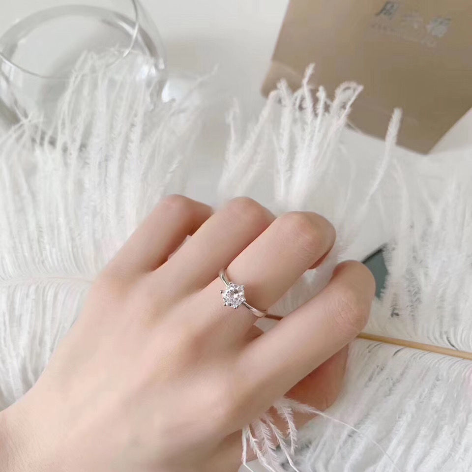 Ins female ring Mo sang stone S925 silver living mouth colorful new pt950 six claw diamond ring female 1 / 2 / carat proposal