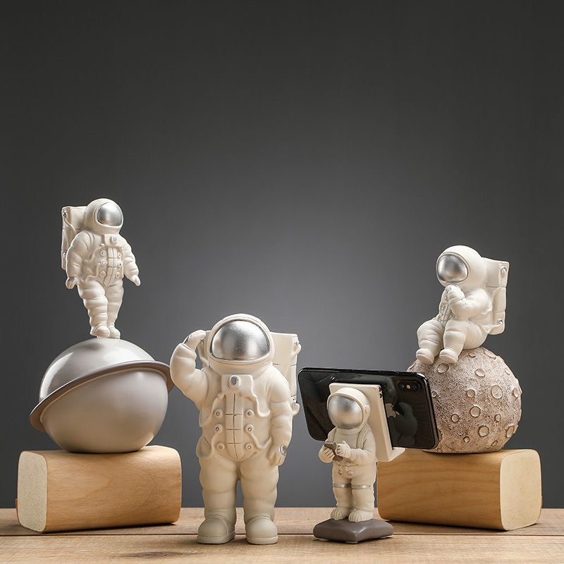 Nordic home creative astronauts decorate porch, living room ornaments, tabletop decoration, wine cabinet, spaceman resin
