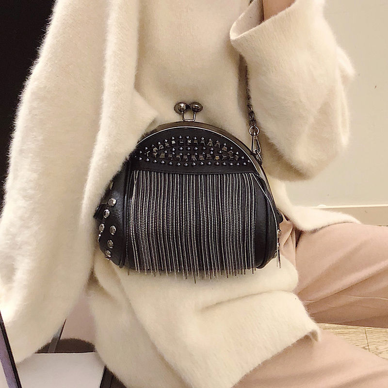 Retro shell bag for women 2020 new Korean version chic chain tassel single shoulder oblique straddle bag for girls