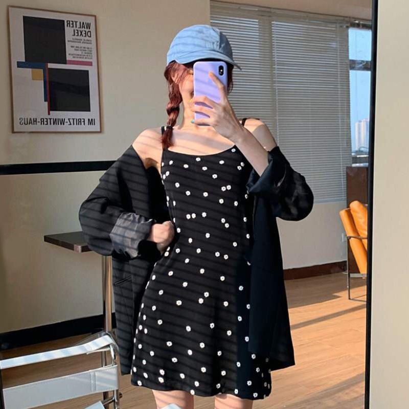 連衣裙女夏小白花收身顯瘦小個子修身無袖背心黑色吊帶短裙女