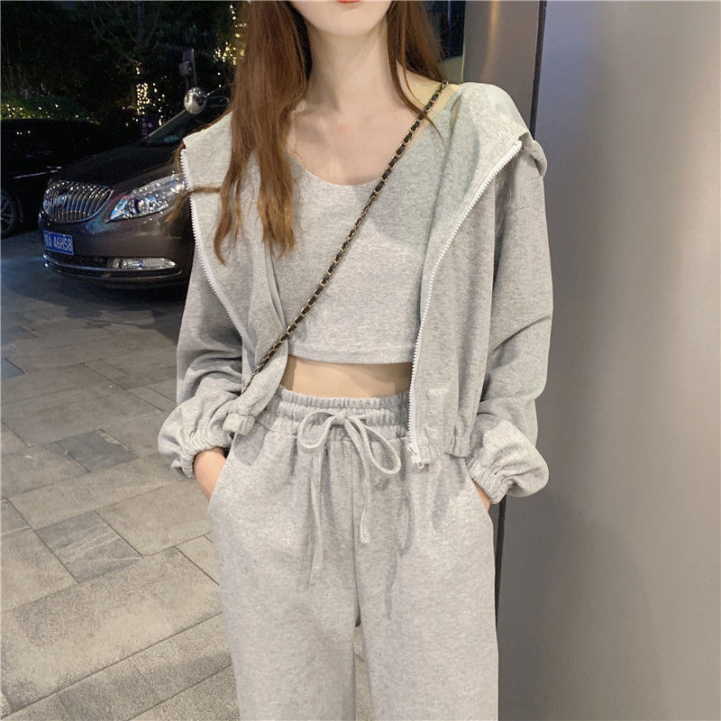 Autumn 2020 new Korean version, salt and sweet fried Street three piece jacket, loose leisure fashion sports suit girl.