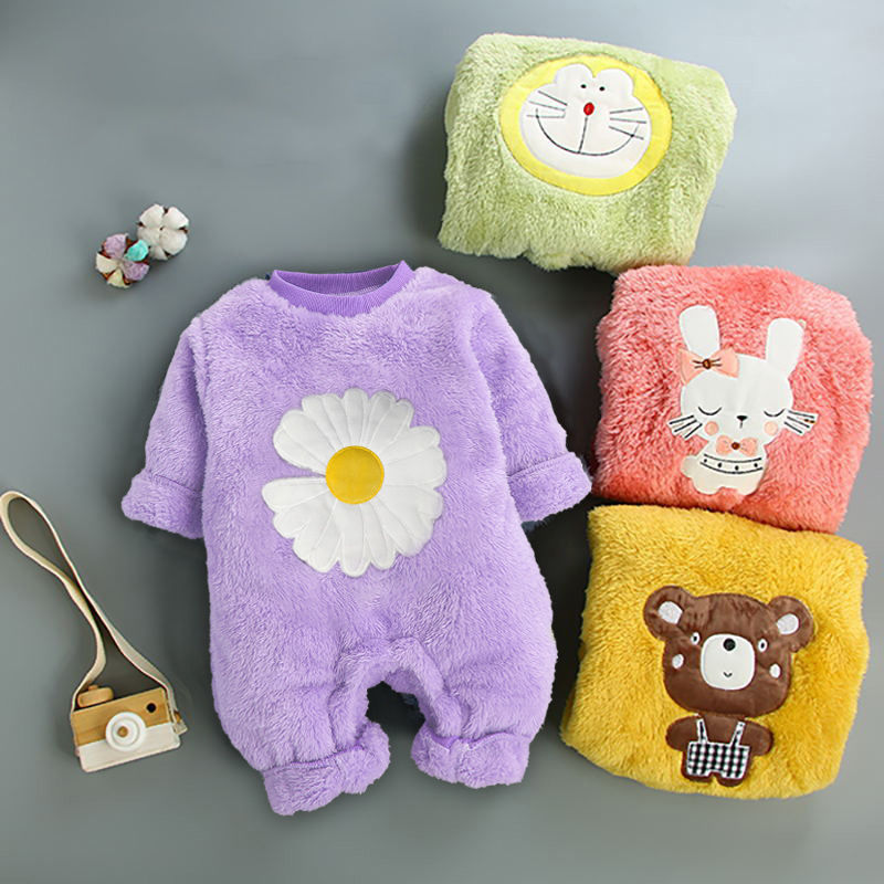 Baby's one-piece garment with velvet in autumn and winter