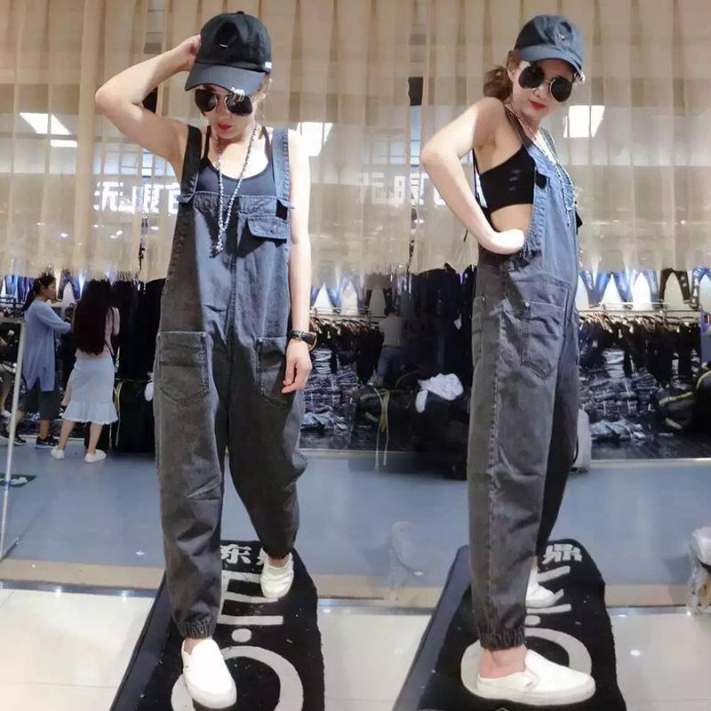 Pregnant women's jeans shoulder pants pregnant women's clothes 2020 new autumn clothes Korean loose fashionable mother's trousers suspenders pregnant women's pants
