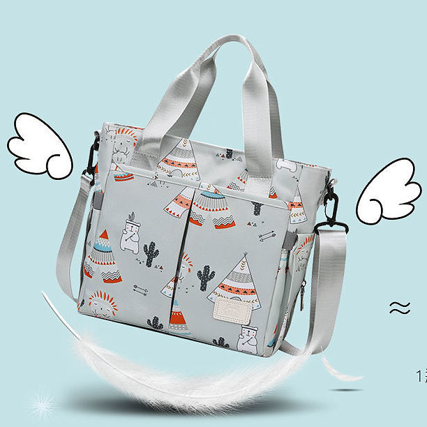 Fashion mummy bag portable messenger bag single shoulder Baoma baby going out mother baby bag multi function light mother bag