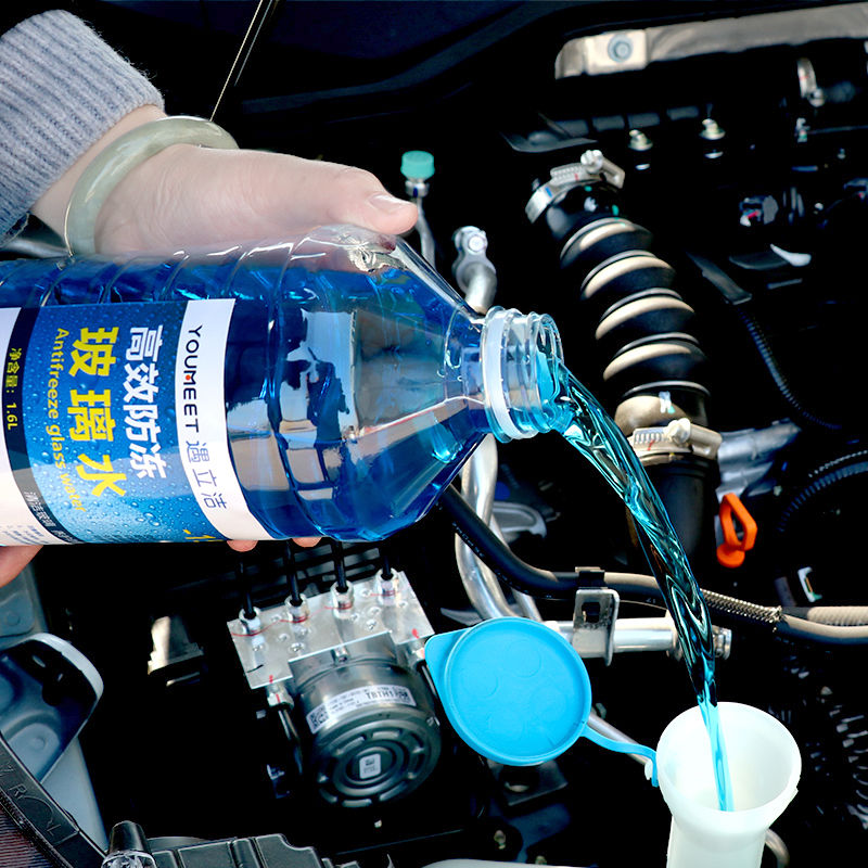 Antifreeze automobile glass water in spring, summer, autumn and winter