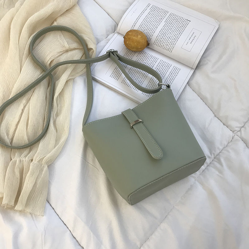 Hong Kong Fengsen series small bag women's bag new 2020 Korean version fashion simple versatile messenger bag fashion one shoulder Bucket Bag