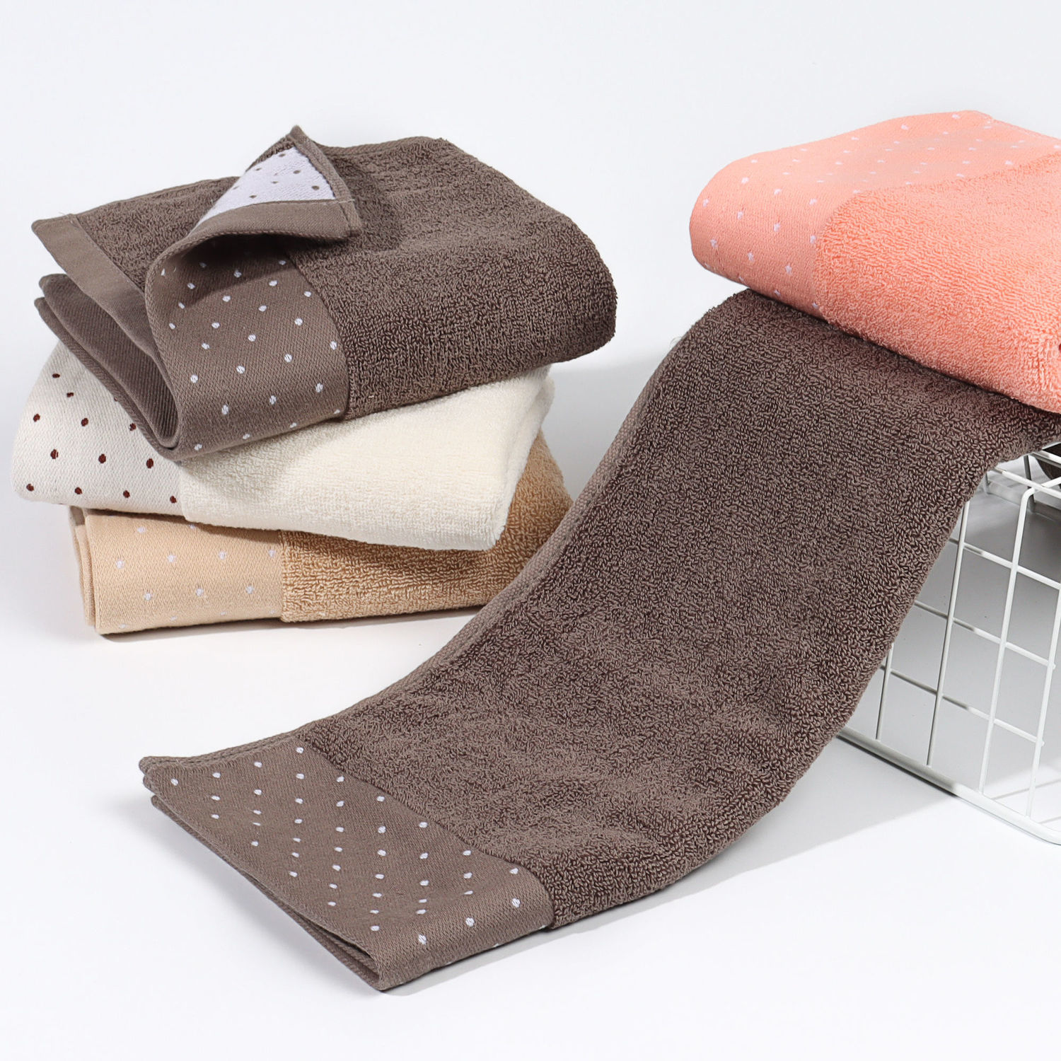 Pure cotton towel roll for face cleansing, thickened and absorbent, household adult male and female students bathing and wiping face without lint.