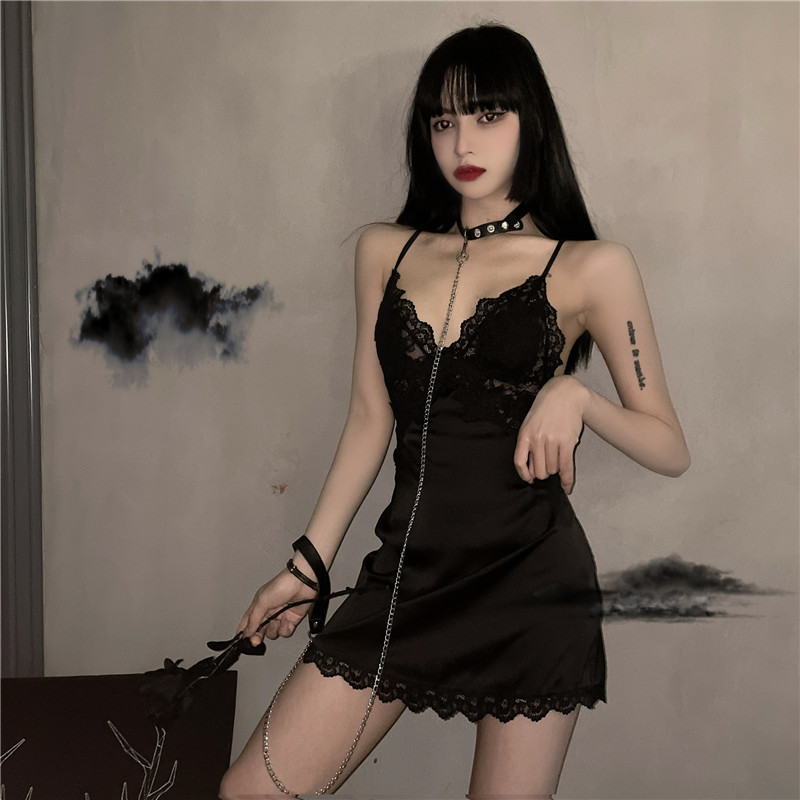 Real price 2021 new French style sexy pajamas women's hollow out lace ice seduction private room suspender nightdress