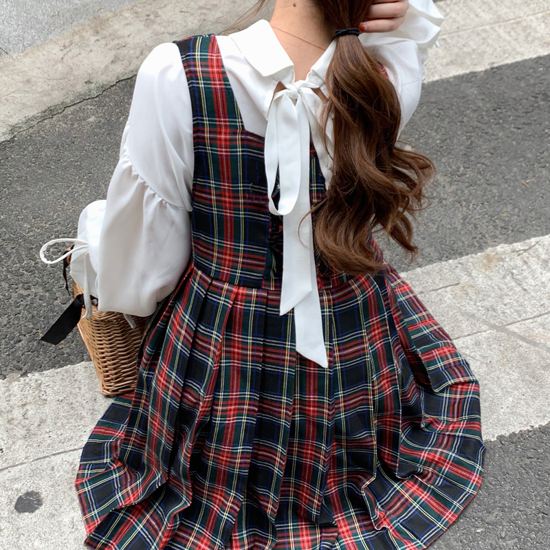 Real price ~ student sweet pleated Plaid strap skirt + lace up bow chiffon shirt