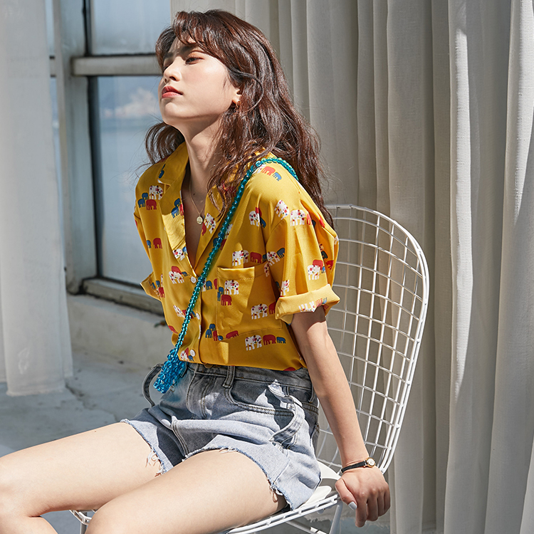 Hong Kong Style V-neck Print Shirt women's 2021 short sleeve design Floral Chiffon vector top
