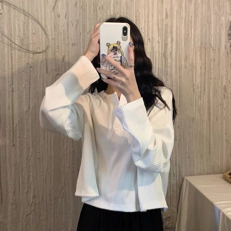 White Long Sleeve T-shirt for women's wear with bottom coat