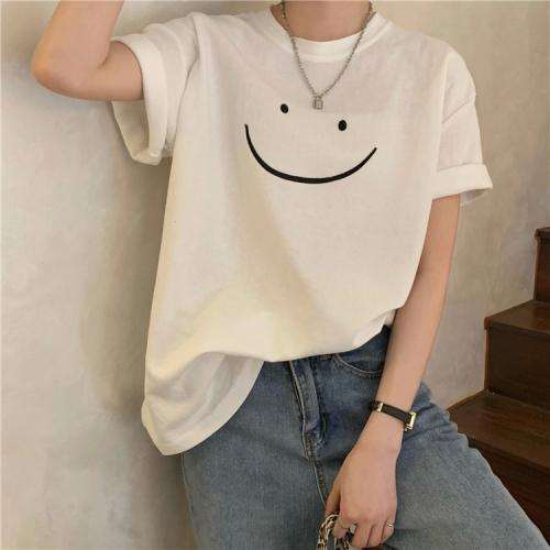 Real shot real price ~ Korean version simple smiling face embroidery versatile round neck T-shirt~