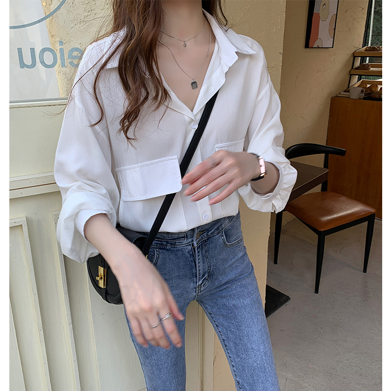 White shirt women's new relaxed design in 2020 small crowd Lantern Sleeve Top cool wind shirt bottoming fashion