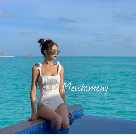 Shen Mengchen's star swimsuit with one-piece female body covering belly shows thin, European and American sexy pure bikini is pure and lustful