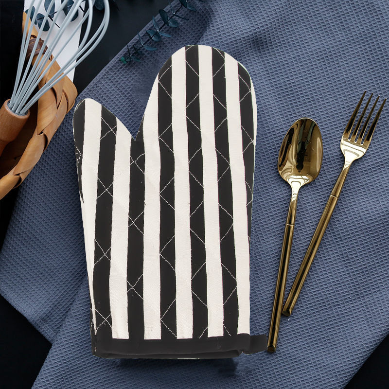 Thickened anti scald gloves for microwave oven