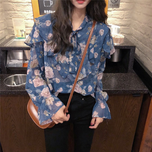 Real price control 39 yuan! Romantic and lovely chiffon shirt with white, sapphire and blue flowers