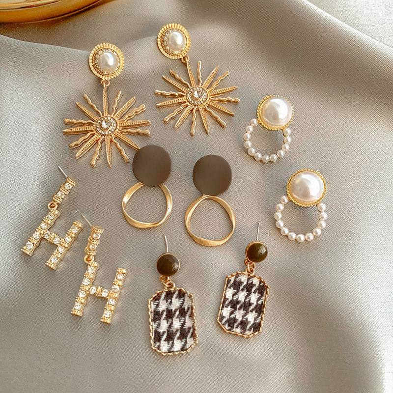 One week Earrings New Fashion high-level feeling French minority Earrings cold wind Earrings net red Earrings girl