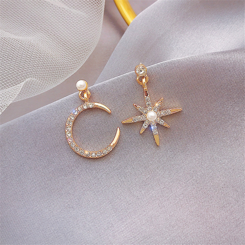 Fashion asymmetric Star Moon Earrings Korean temperament silver needle Earrings net Red Design Earrings