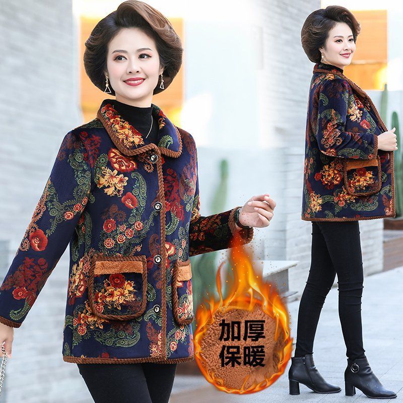 Middle aged and old people's cotton padded clothes in winter