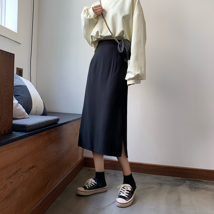 Real-price Korean version of black half-length skirt