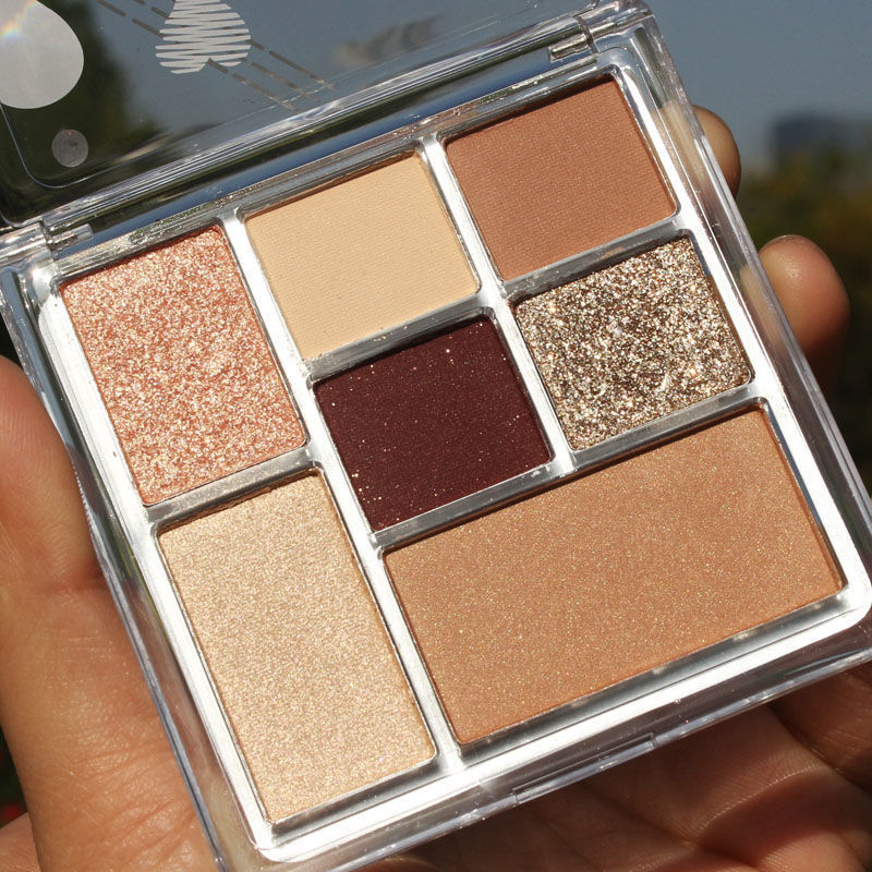 Fun, 7 color, eye shadow, portable, light, high gloss, dressing, body, dish, light, big color, eye shadow, flat price, INS students.