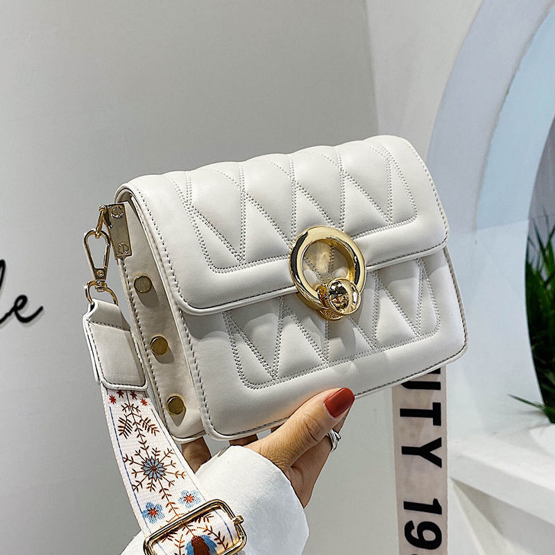 Summer wide shoulder bag women's popular new fashion Korean versatile One Shoulder Messenger fashion leisure small square bag