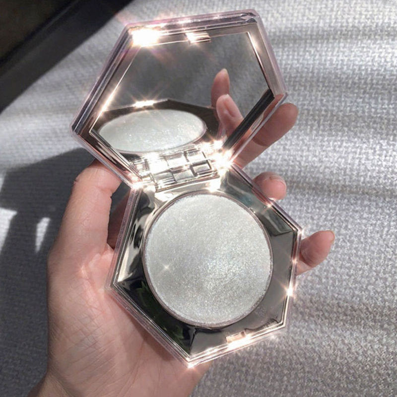 Diamond Fairy high gloss nose silhouette makeup, mashed potato, sequins, high gloss powder, blush, and bright powder.