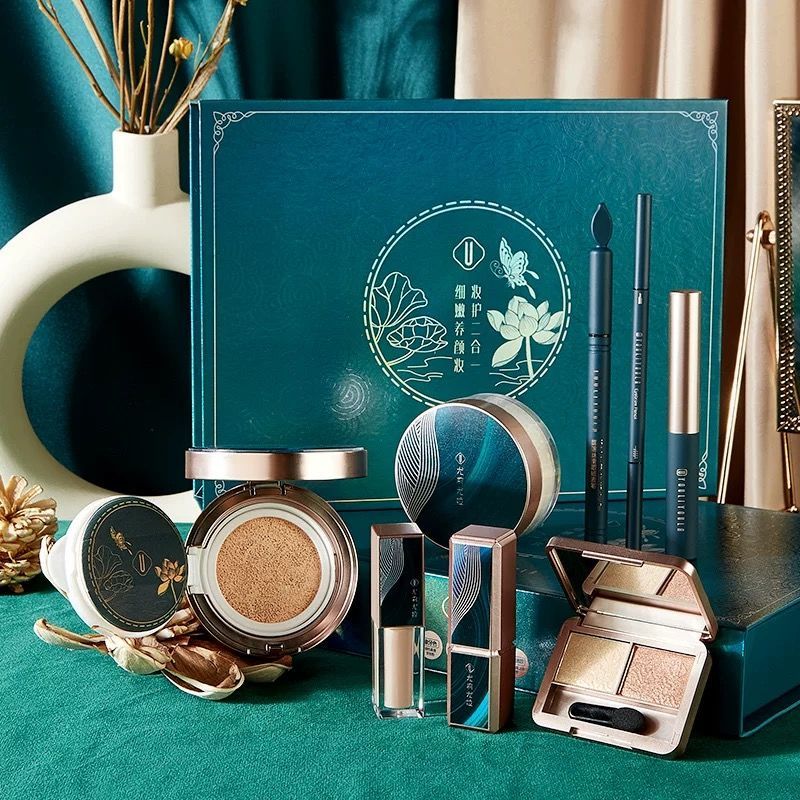 A full set of cosmetics for Valentine's Day